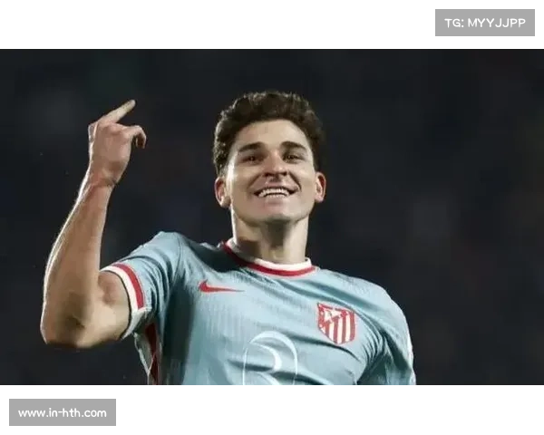 美洲杯金靴奖杯巡展亮相阿尔瓦雷斯家乡 罗萨里奥青少年受激励鼓舞 美洲杯金靴奖杯巡展亮相阿尔瓦雷斯家乡 罗萨里奥青少年受激励鼓舞